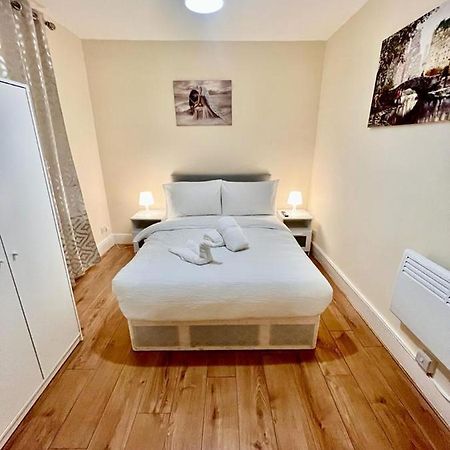 Studio Flat In Colliers Wood Apartment Лондон Екстериор снимка